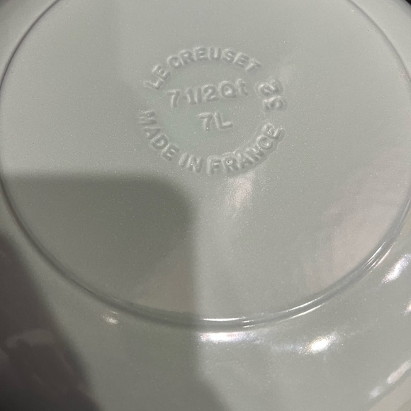 Le Creuset Enameled Cast Iron Signature Chef Dutch Oven - Sea Salt 7.5 qt - Picture 5 of 13